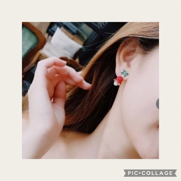 NEW Xmas Red & Green Rhinestone Pearl Bell Post Earrings - Picture 2 of 13